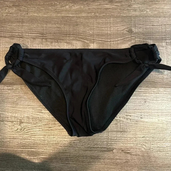 Low bikini bottom - Picture 1 of 4